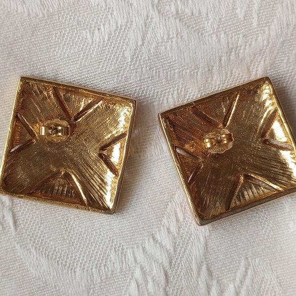 Colorful color block abstract peak through diagonal square post earrings - Picture 4 of 6